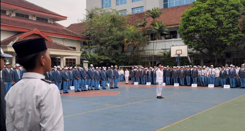 Semangat Pemuda Menggema di Lapangan Smanda: SMAN 2 Kota Malang Gelar Upacara Peringatan Hari Sumpah Pemuda